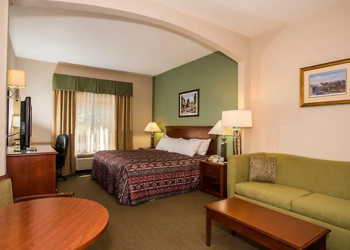 Round Hill Inn